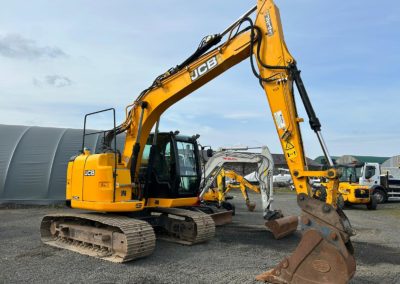2017 JCB JZ141 LC , 5800 hrs one Company Owner From New