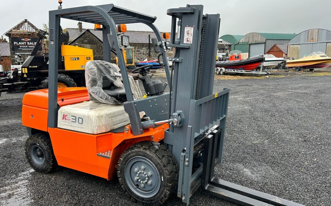 New YANG FD30 diesel forklifts ,Sideshift , two stage mast ,forward and reverse shuttle transmission . 4 Units Available
