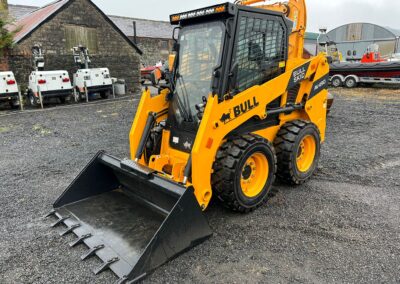 New Bull AV490 Skidsteer loader , Kubota 4 cylinder diesel engine , full spec , aircon cabin , reverse camera, Radio , Auxiliary Hydraulics , 2.6 ton – SOLD!!